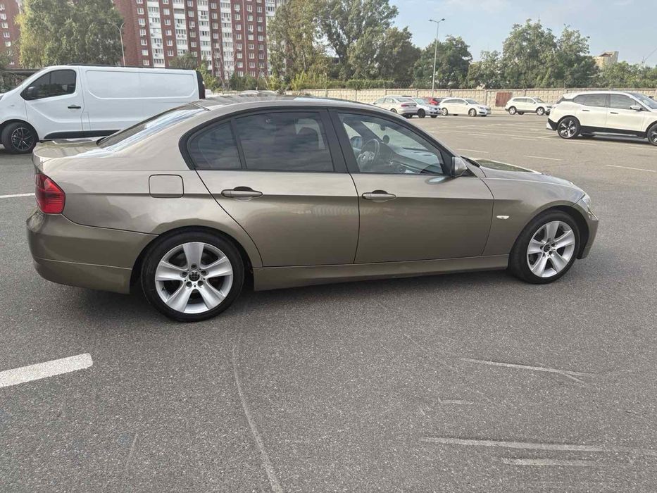 Продам BMW 3 E90