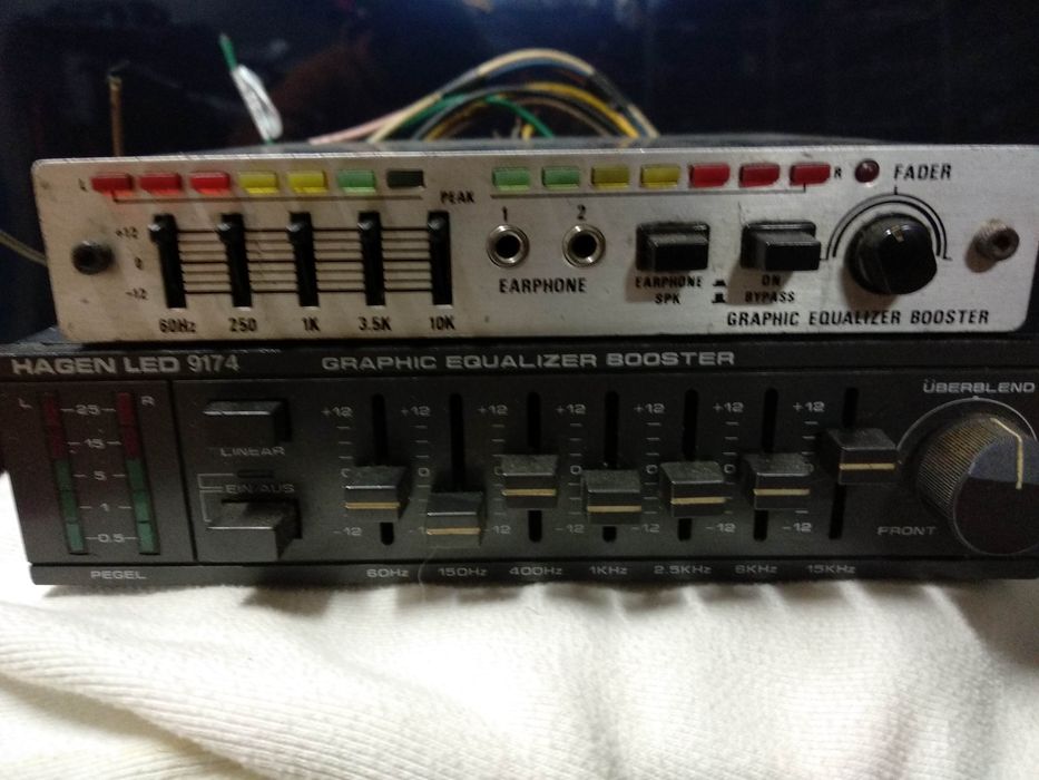 Auto-radios de origem: 1 Mercedes e  1 Alfa Romeo com gavetas