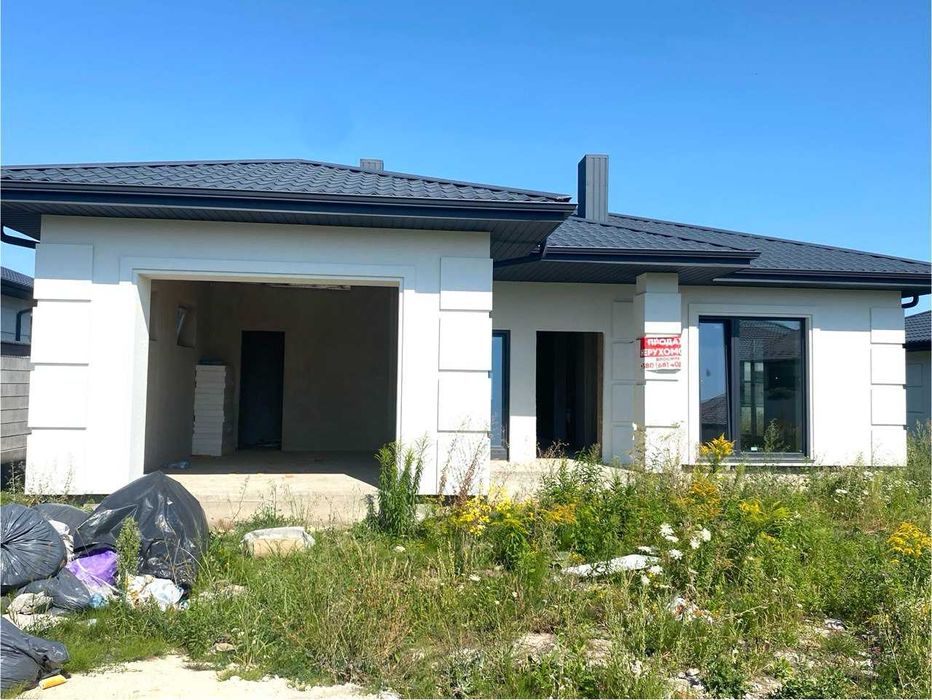 Будинок в престижному районі з гаражем Бармаки