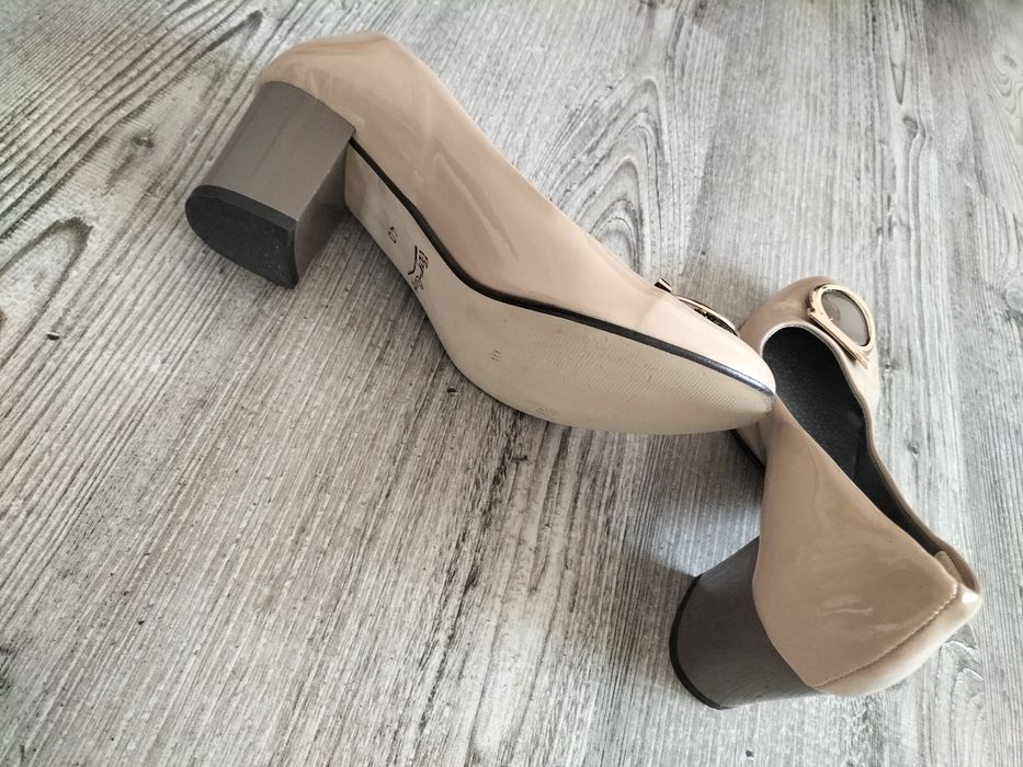 Czółenka na szerokim obcasie