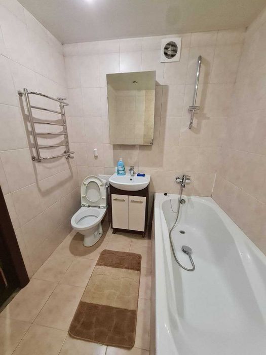 Продам 2 кімн. квартиру в р-ні " РОШЕН". 3/5 цегл.  Ремонт. 55000