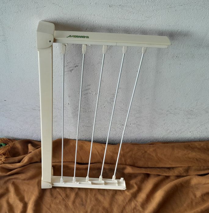 Estendal em branco com 5 barras