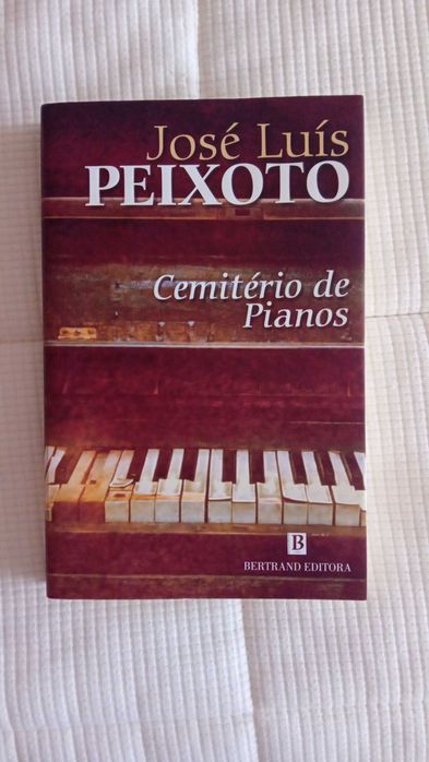 Livro Cemitério de Pianos de José Luís Peixoto