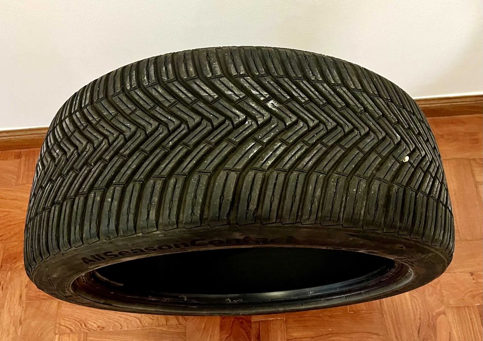 Pneus Continental AllSeasonContact 245/40 R18 97V XL