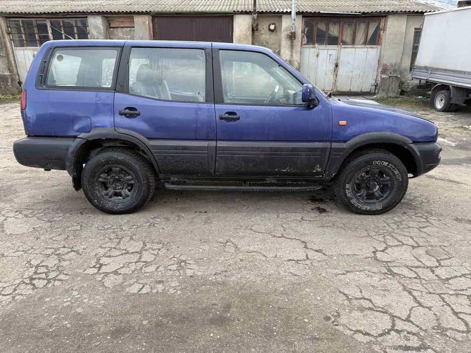 Nissan Terrano 2000рік 2,7дизель повний привід 4х4