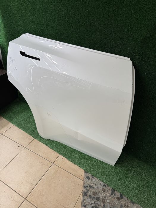 Дверь задняя правая tesla model Y