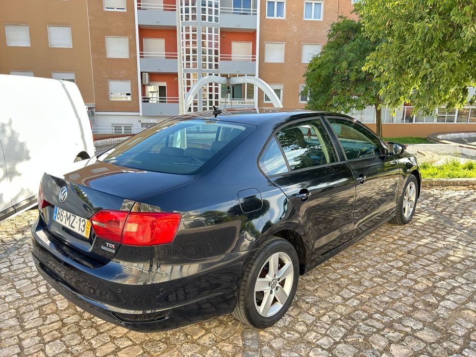 VW Jetta 1.6TDI Nacional impecável.