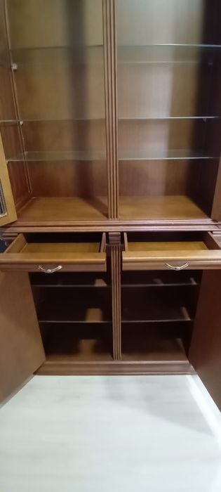 Vitrine em cerejeira