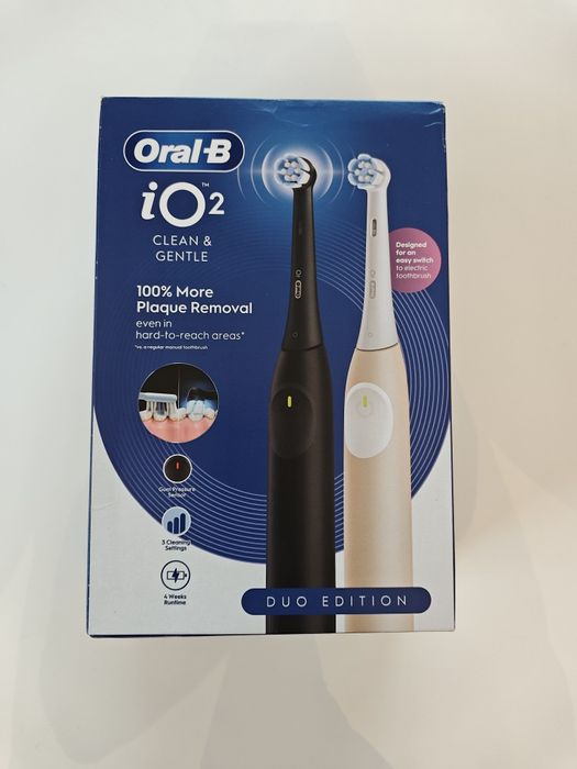 Zestaw dwóch elektrycznych szczoteczek magnetycznych Oral-B iO Series 2