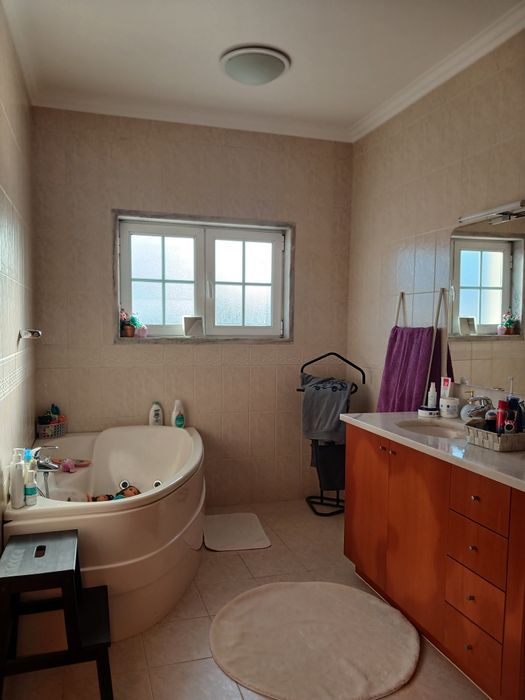 Vende-se Moradia Lourel