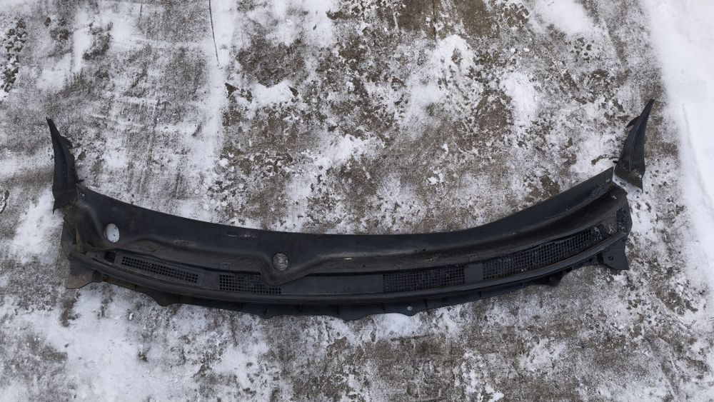 Продам жабо подкапотный пластик на nissan x-trail t31