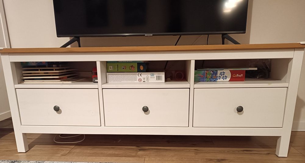 Zestaw mebli IKEA HEMNES ( witryna, półka , szafka RTV)