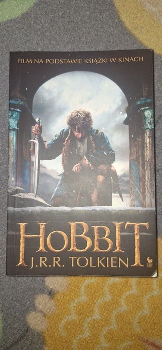 Hobbit - J.R.R. Tolkien