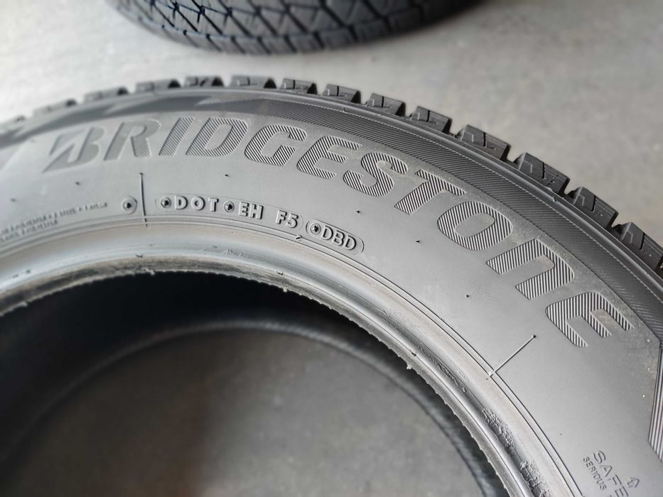 2шт R17 225 65 шини зимові Bridgestone Blizzak DM-V2 як нові 10+мм