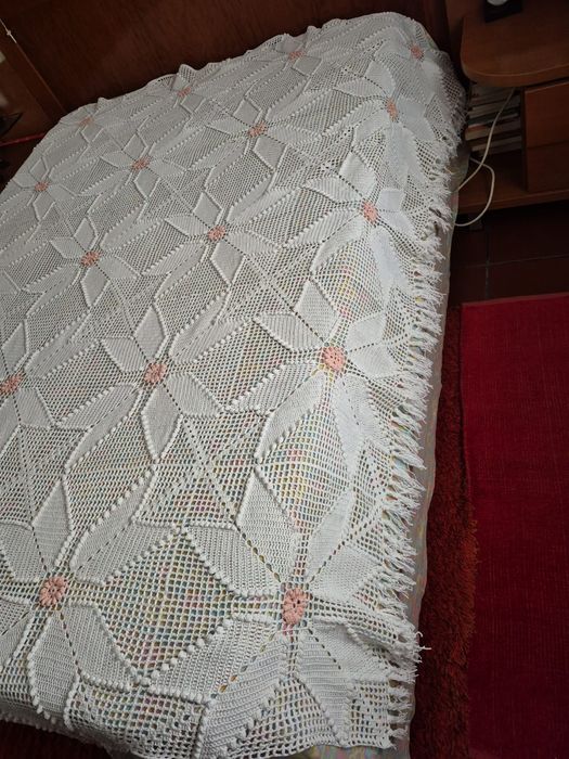 Colcha de renda em croche para cama de casal feita á mão