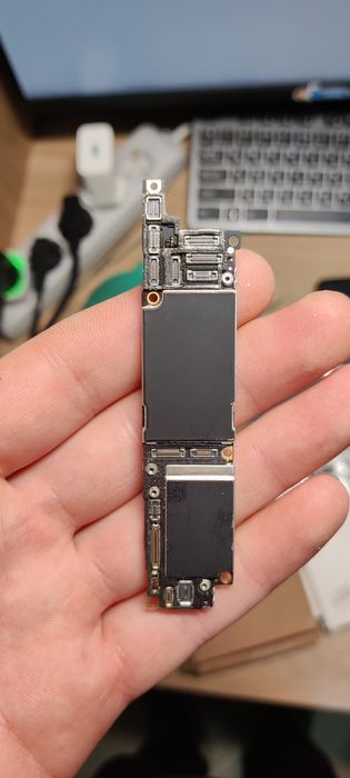 Материнська плата від iphone xr на 64гб