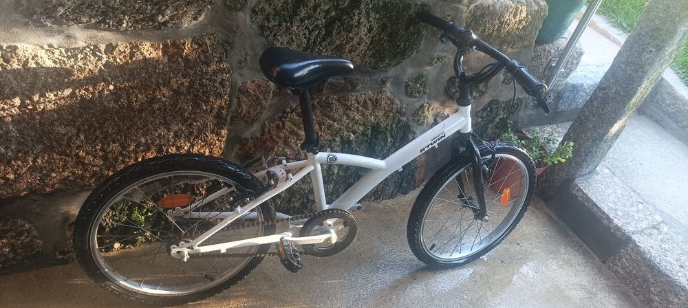 Bicicleta Criança Decathlon B'Twin 20" (Como Nova / Toda de Origem)