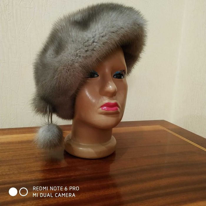 Продам новий норковий берет сіро-голубого кольору.