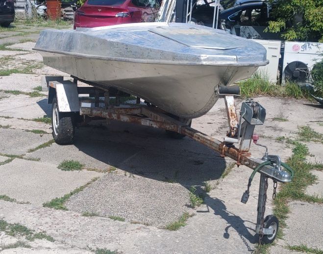 Лодка Обь-м 1977г с лафетом