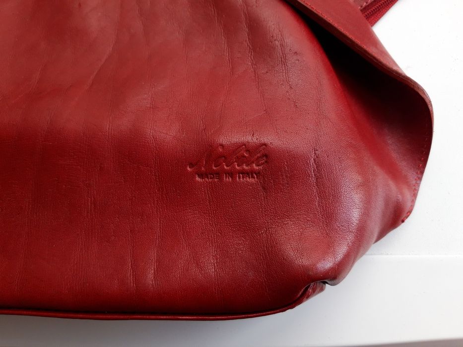 Carteira/Mochila italiana de cor vermelha