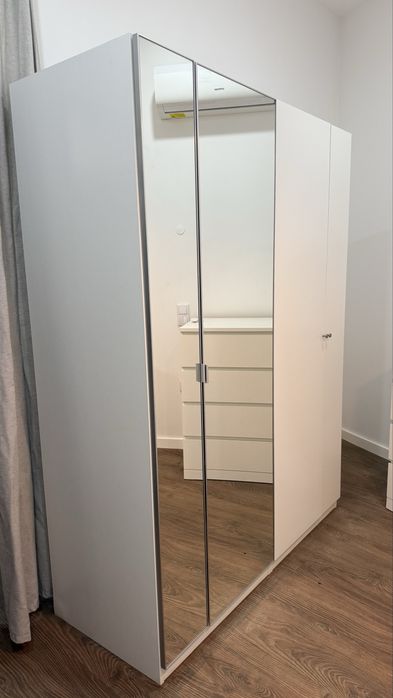 Roupeiro PAX com espelho - Como novo