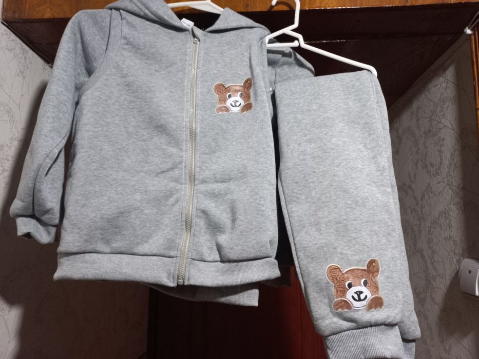 Продам костюмчик на флісі троєчка