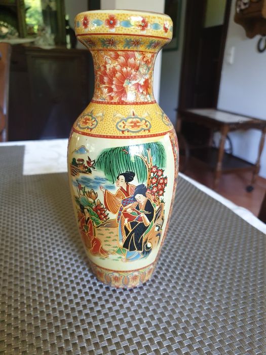 Waza porcelanowa chiński motyw