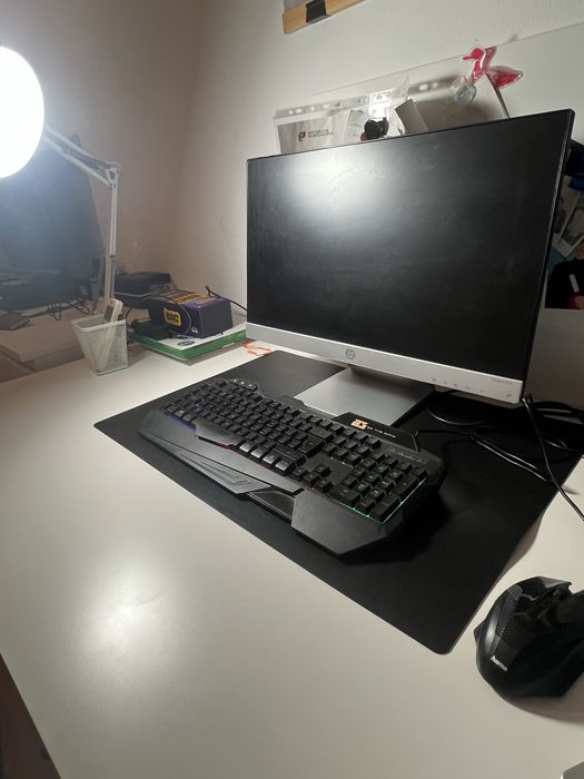 Monitor HD HDMI.