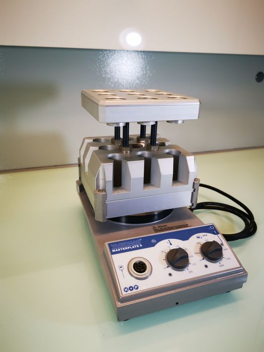 Laboratoryjne mieszadło magnetyczne na probówki