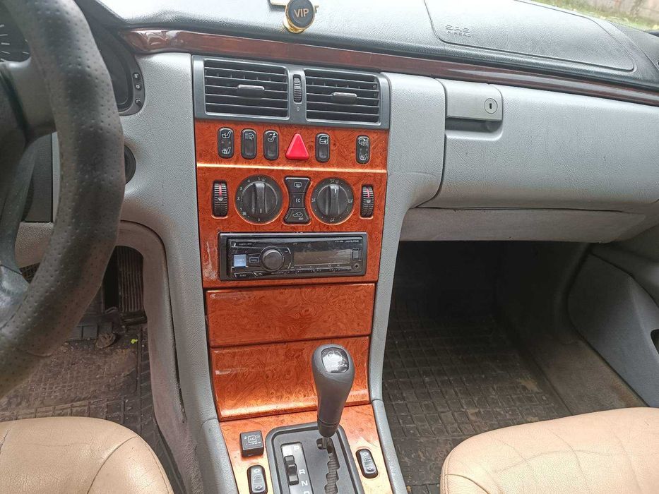 Mercedes-Benz E320