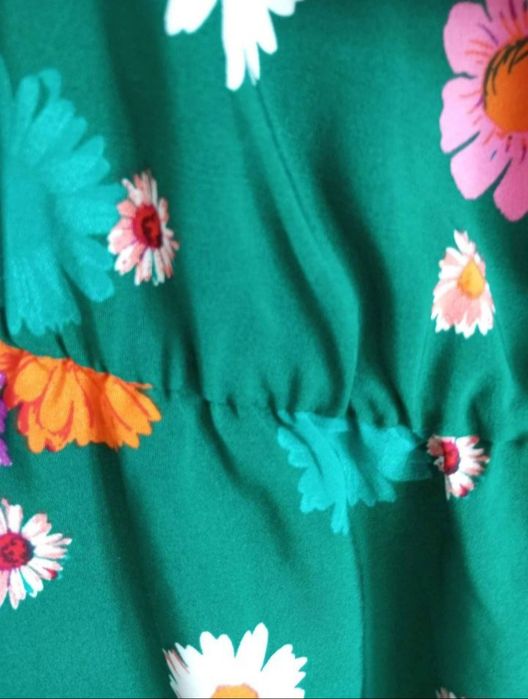 Vestido comprido verde com padrão floral tamanho 44
