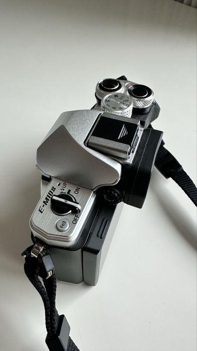 Câmara Olympus OM-D E-M10 Mark II