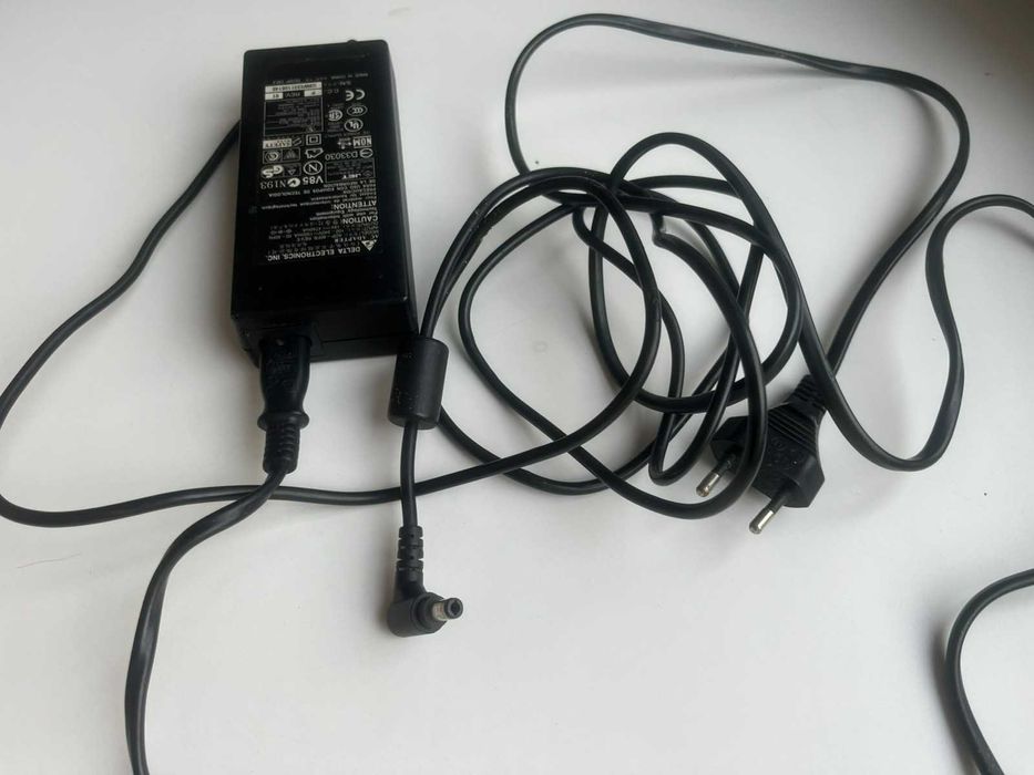 Зарядний пристрій для ноутбука