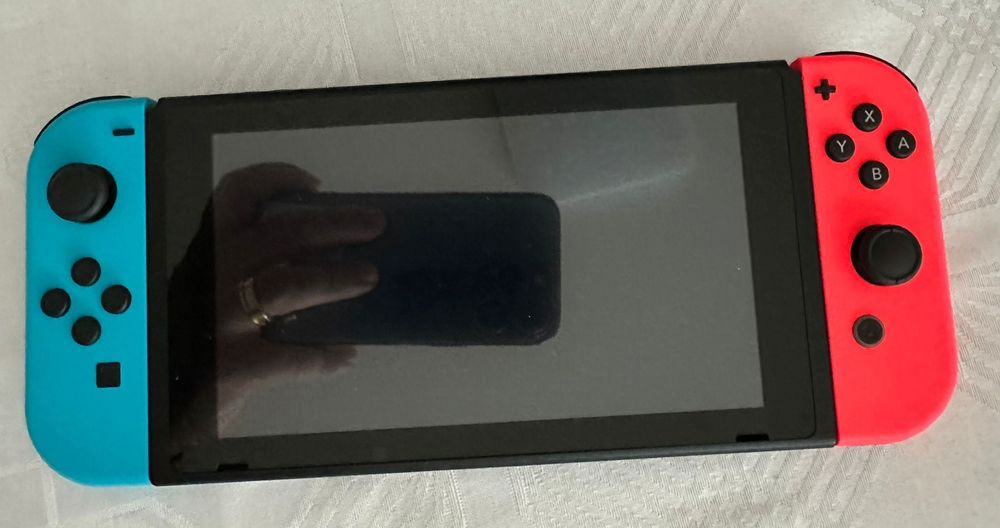 Vendo Nintendo Switch V2 com capa