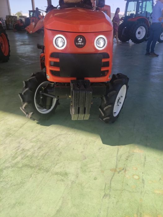 Trator novo 25 cavalos com traçao