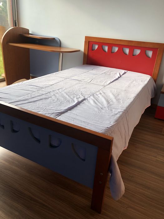 Cama e mesinha