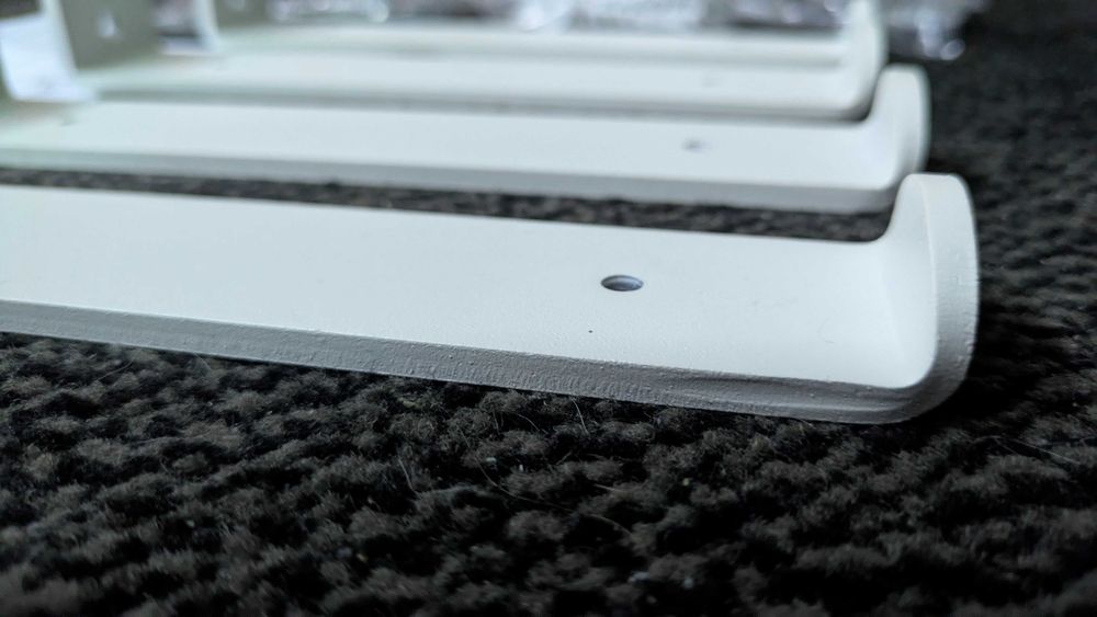 solidne metalowe uchwyty na półkę ścienna