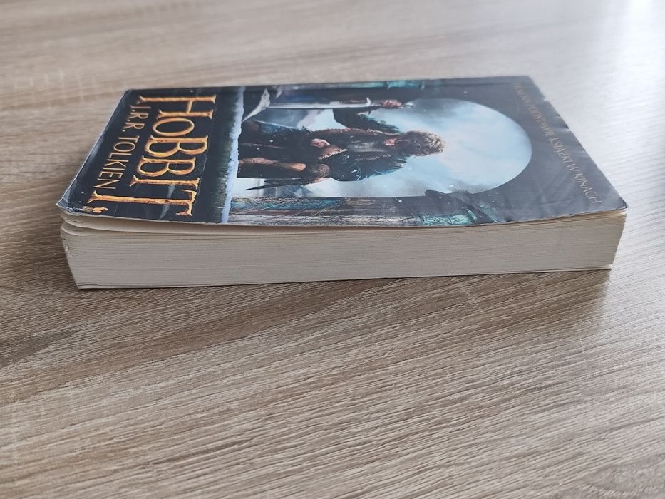Hobbit  J.R.R Tolkien - lektura klasa 4-6