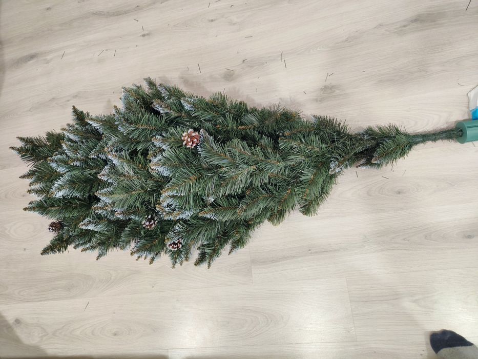 Продам ялинку штучну