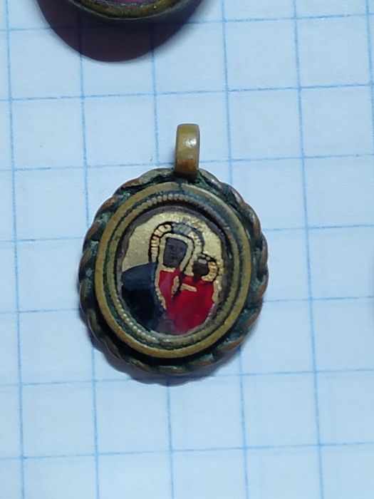 Ладанки.иконки "фініфть емаль"шкатулка.антікварні старовині .