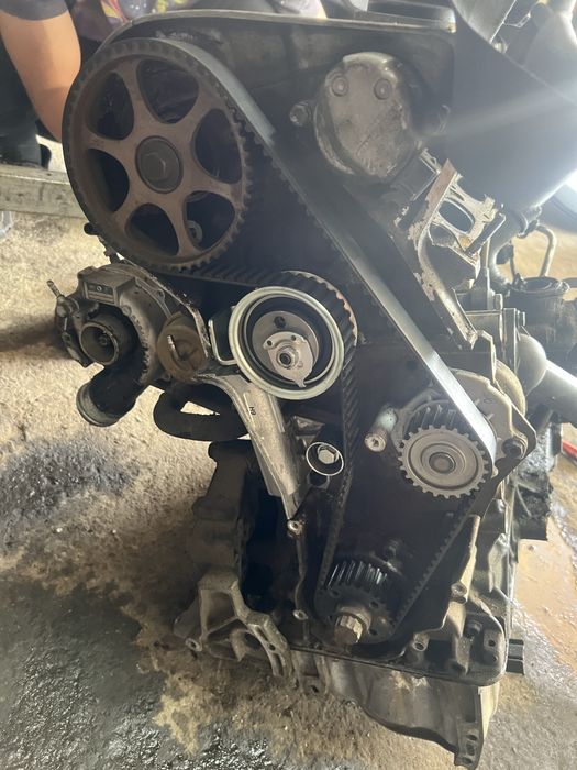 Мотор 1.8turbo AWT AUDI A4B6/A6C5/Volkwagen Passat B5 Skoda Superb