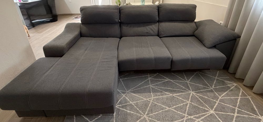 Sofá Chaise Longue com Puff e Arrumação