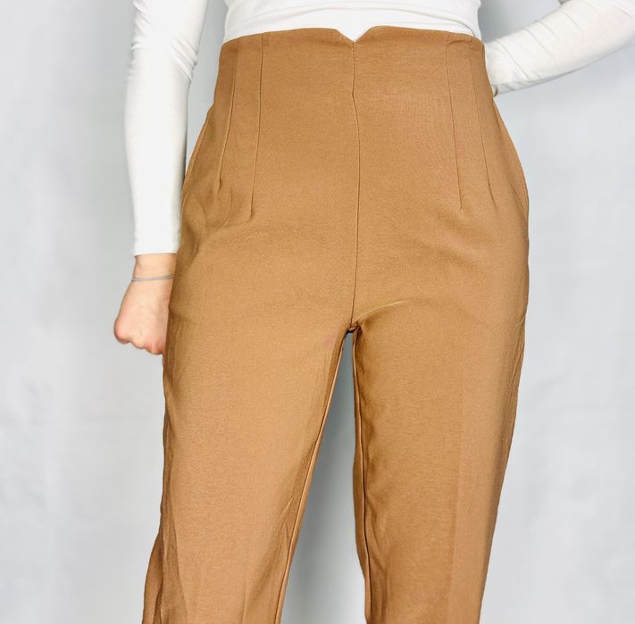 Beżowe spodnie z wysokim stanem M 38