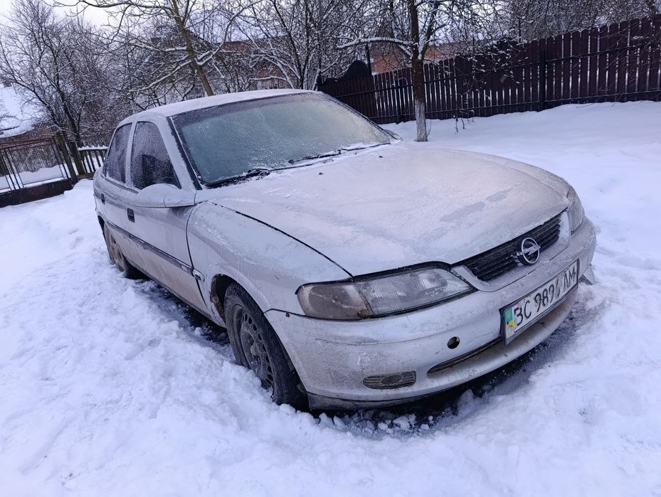 Продам ВЕКТРУ Б (під заміну двигуна)
