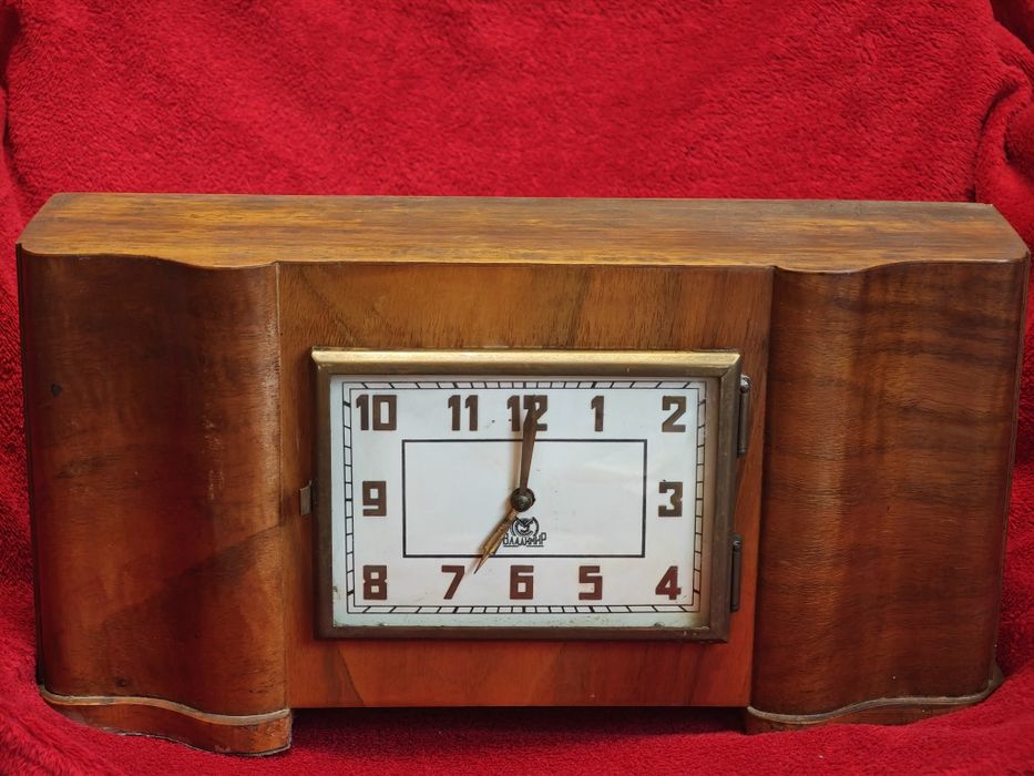 Часы механические настольные 