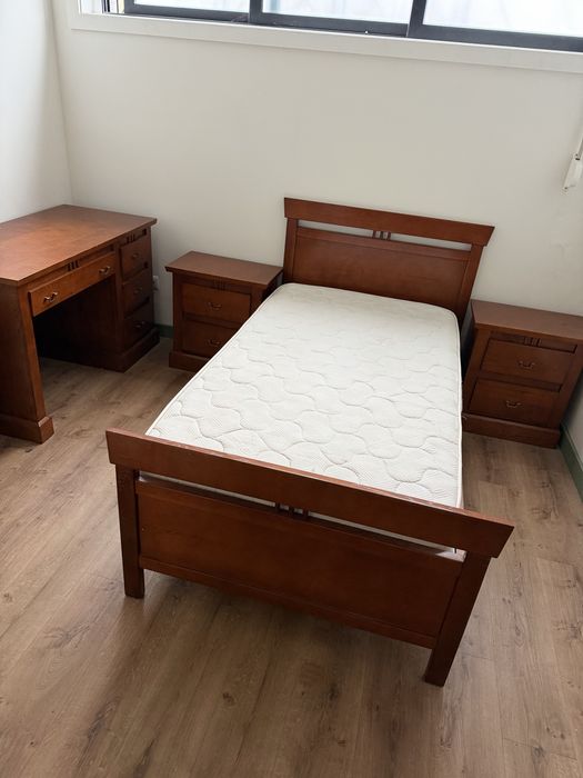 Cama + colchao + moveis - conj completo.