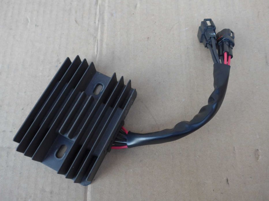 Suzuki Bandit 1250 gsr 750 REGULATOR napiecia oryginalny 47h20