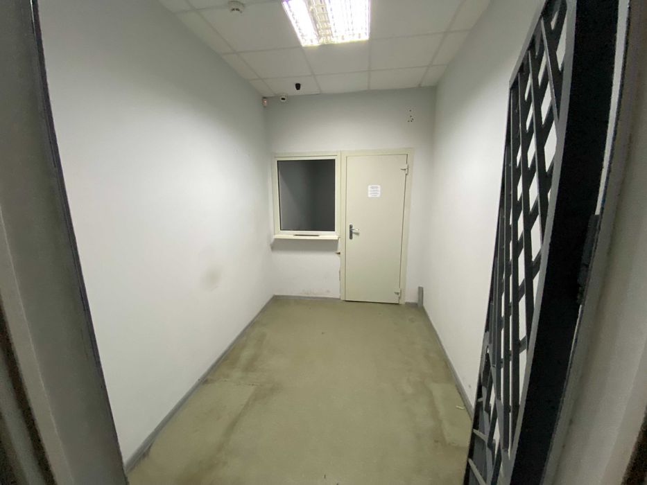 Комерційні та складські площі, офісні приміщення