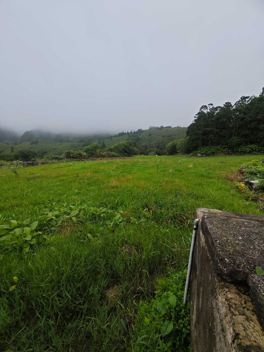Terreno com palheiro