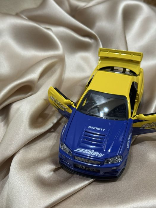 Модель авто Машинка 1:32 Nissan Skyline, Метал, Нова